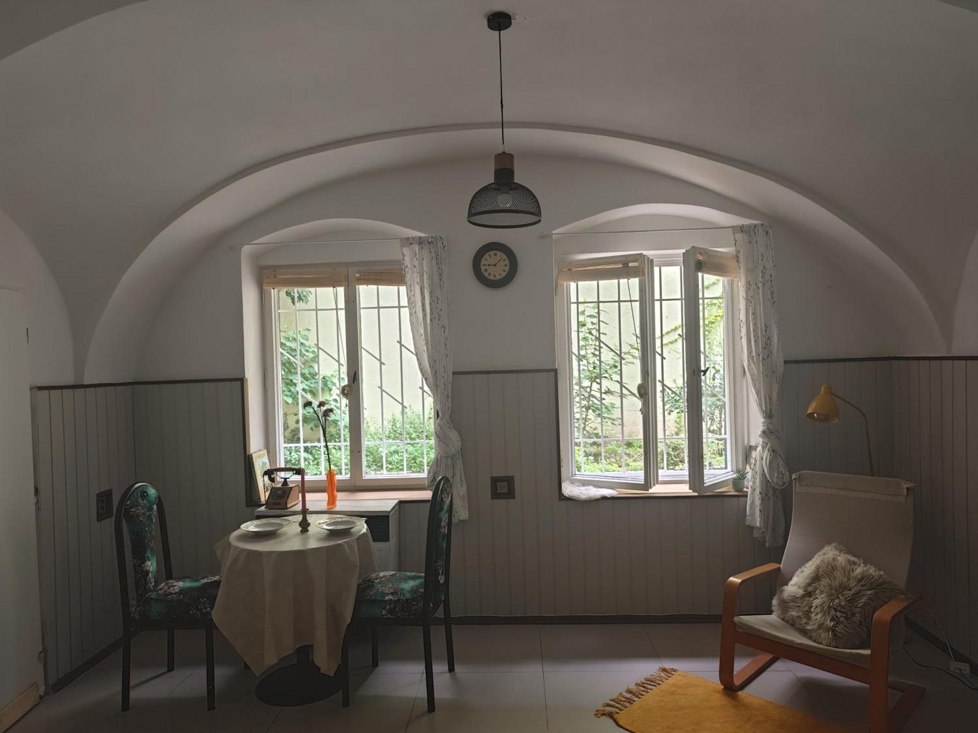 Vintage Room With Garden View Братислава Екстер'єр фото