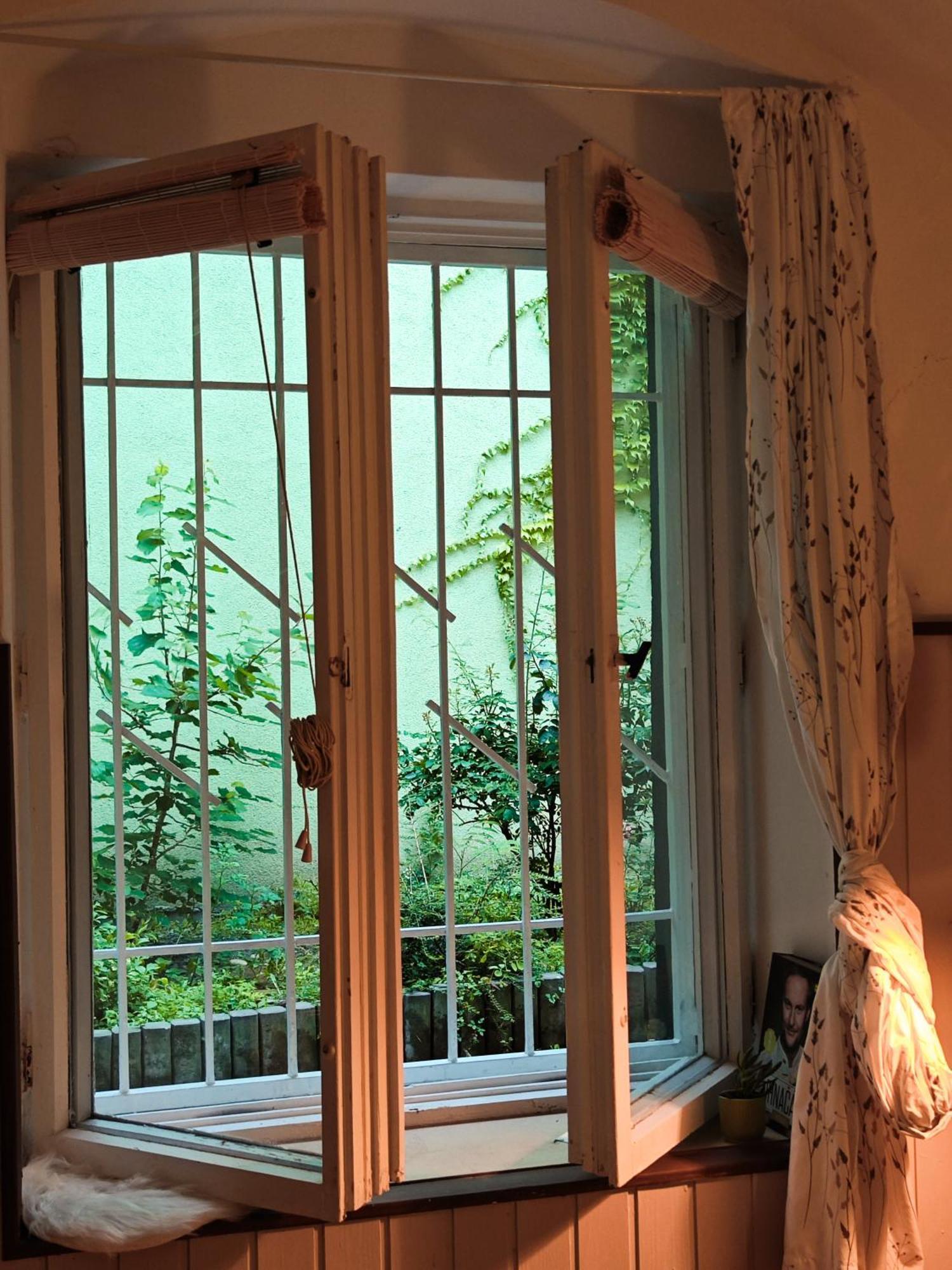 Vintage Room With Garden View Братислава Екстер'єр фото